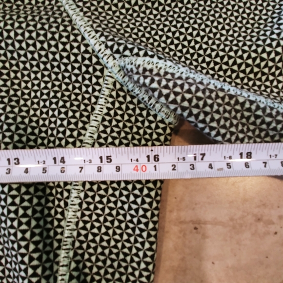 Lululemon Scuba Womens 4 Hoodie. Mint Green & Black Full Zip Sweater, thumb hole - Picture 11 of 14